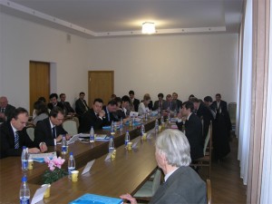 Там яблуку ніде упасти